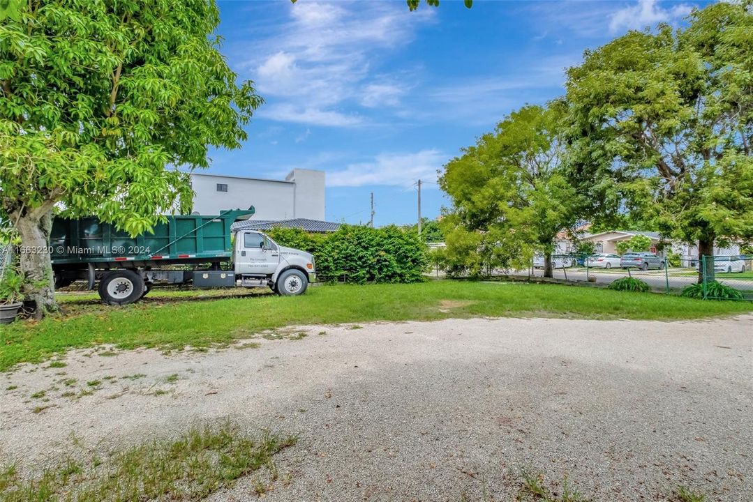 For Sale: $1,499,999 (3 beds, 2 baths, 1541 Square Feet)