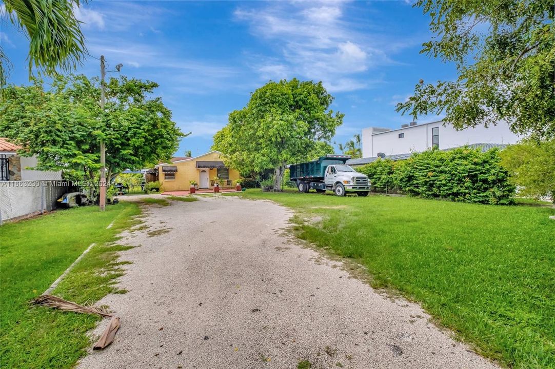 For Sale: $1,499,999 (3 beds, 2 baths, 1541 Square Feet)