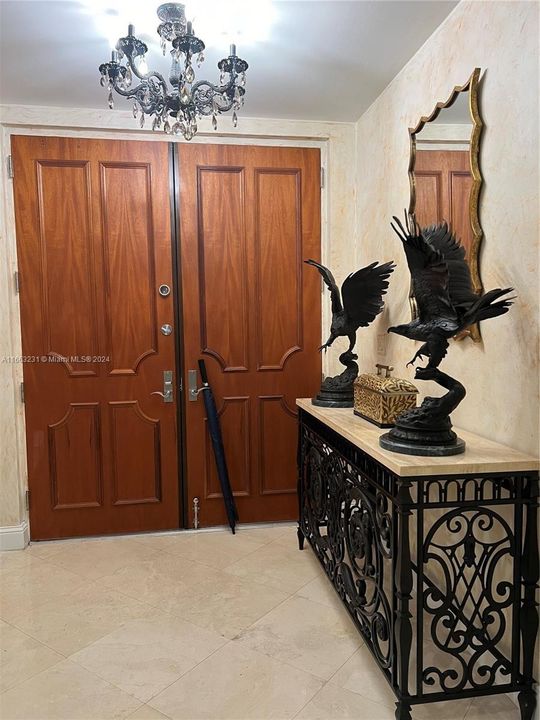 Foyer / Entry