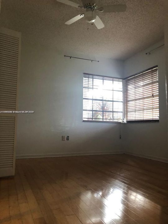 For Sale: $265,000 (1 beds, 1 baths, 675 Square Feet)