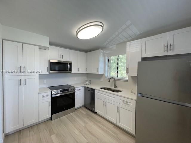 For Sale: $350,000 (2 beds, 2 baths, 1220 Square Feet)