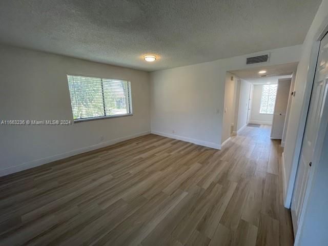 For Sale: $350,000 (2 beds, 2 baths, 1220 Square Feet)