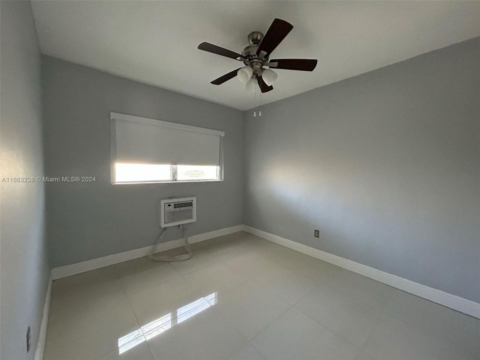 For Rent: $2,500 (2 beds, 1 baths, 760 Square Feet)