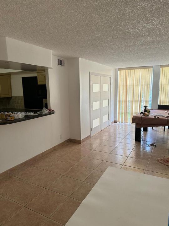 For Rent: $2,500 (1 beds, 1 baths, 1100 Square Feet)