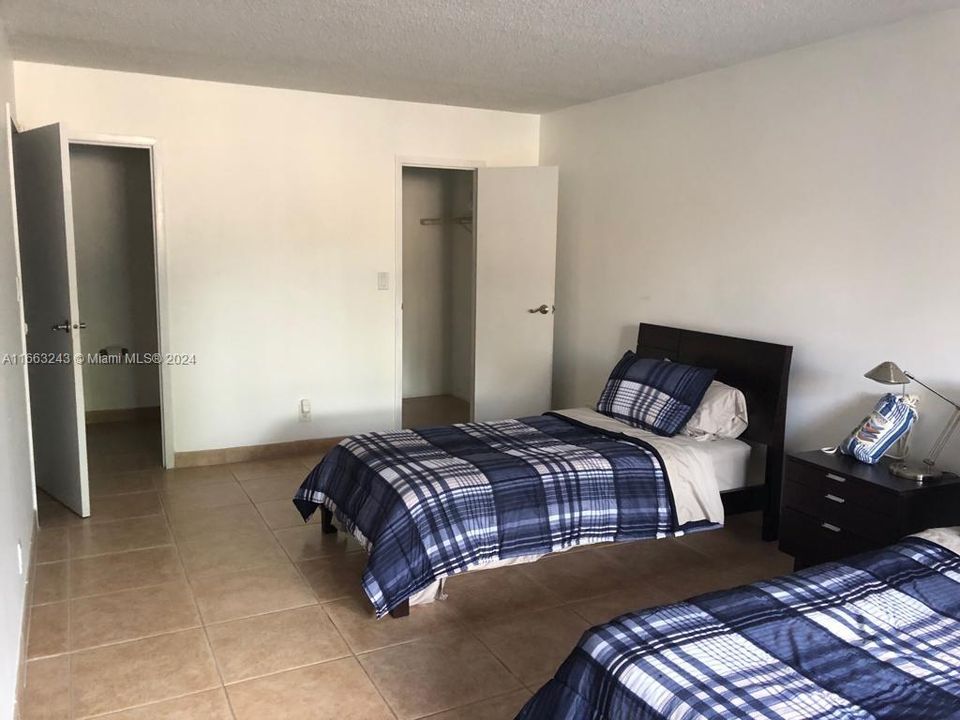 For Rent: $2,500 (1 beds, 1 baths, 1100 Square Feet)