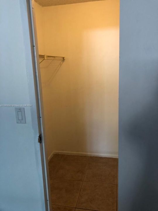 For Rent: $2,500 (1 beds, 1 baths, 1100 Square Feet)