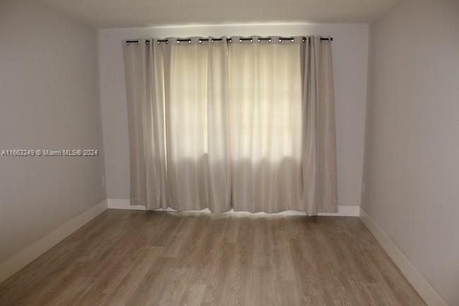 For Rent: $1,900 (1 beds, 1 baths, 712 Square Feet)