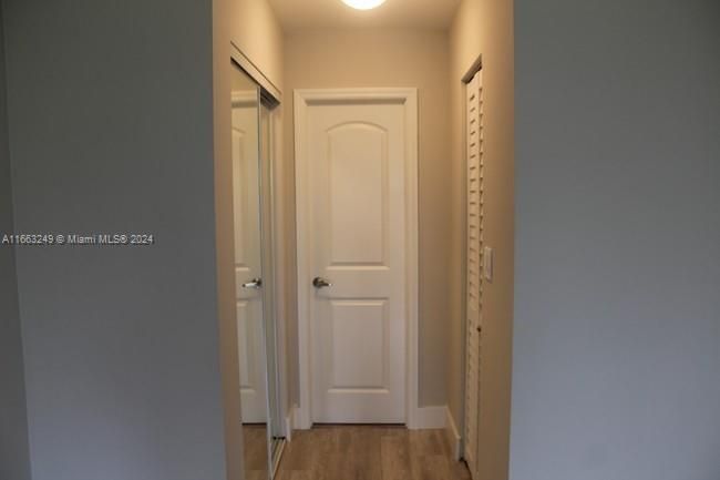 For Rent: $1,900 (1 beds, 1 baths, 712 Square Feet)