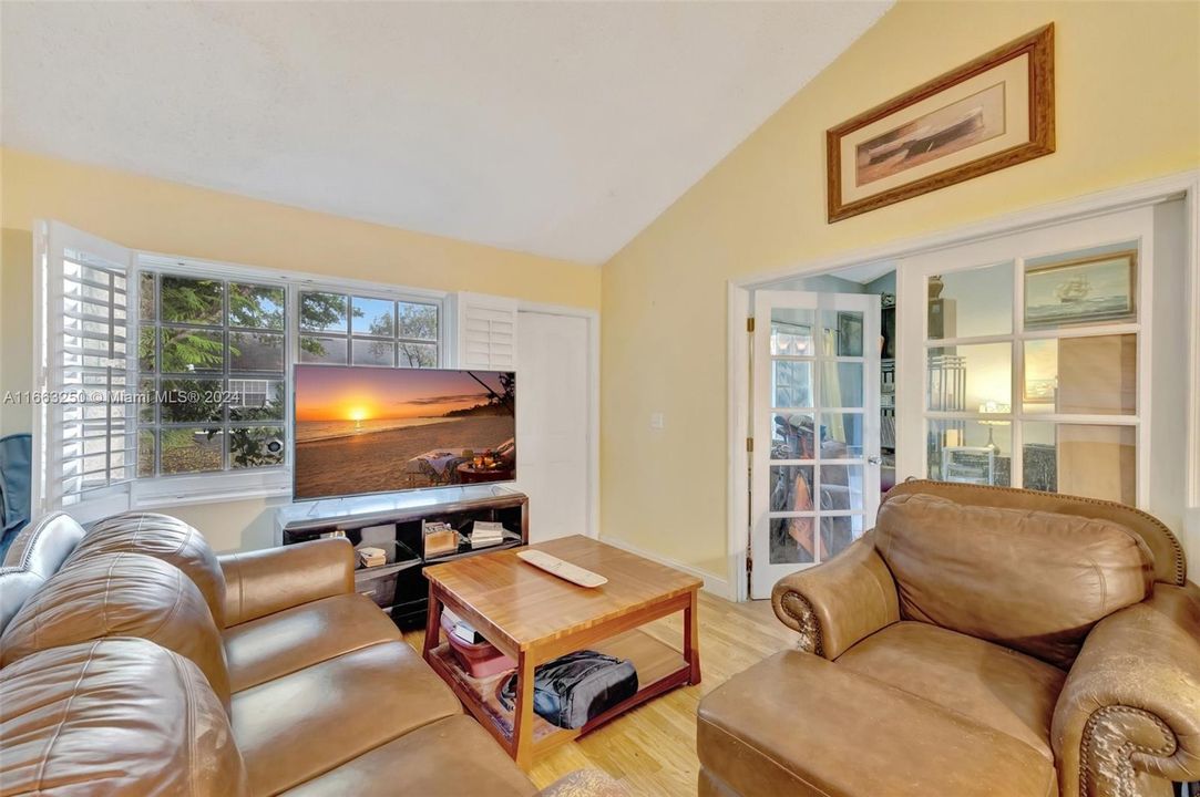 Volume Ceilings in great room w/ kitchen passthrough for dining space