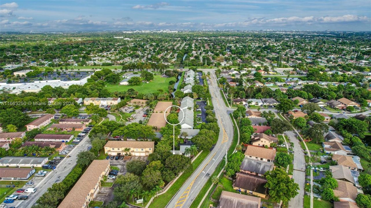 Active With Contract: $240,000 (2 beds, 1 baths, 816 Square Feet)