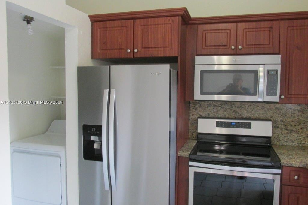 For Rent: $2,750 (3 beds, 2 baths, 1120 Square Feet)