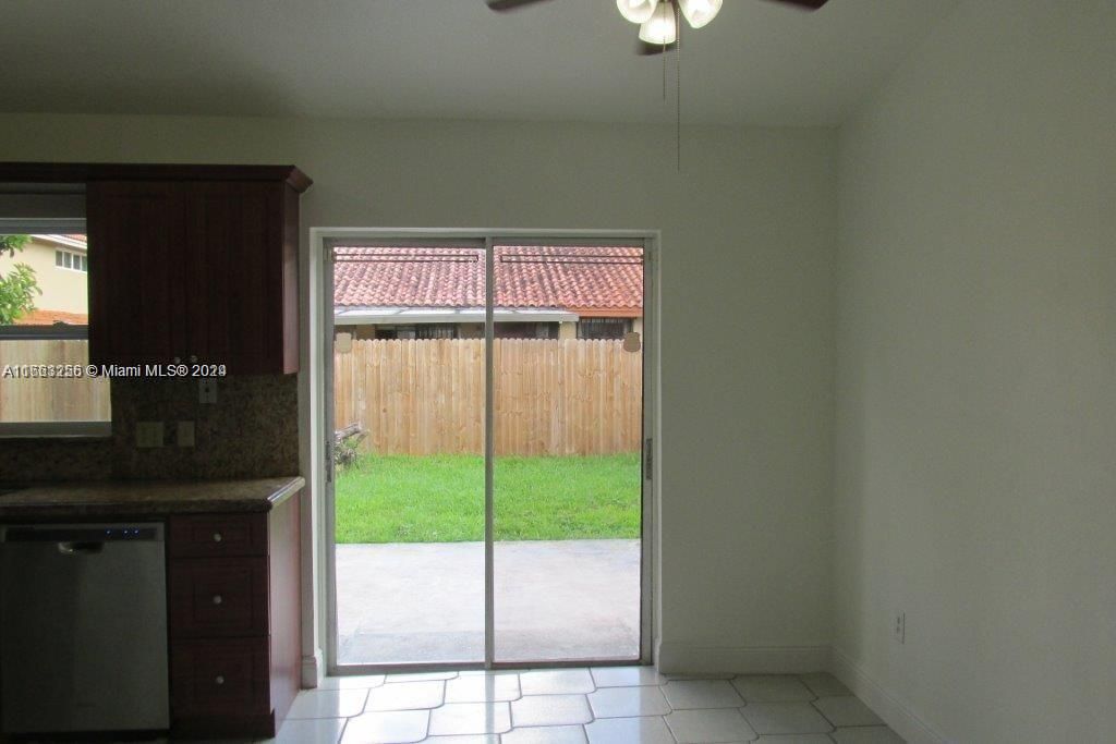 For Rent: $2,750 (3 beds, 2 baths, 1120 Square Feet)