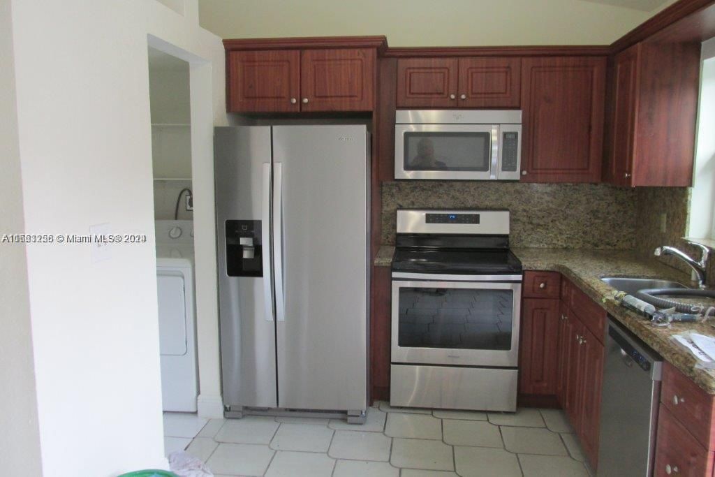 For Rent: $2,750 (3 beds, 2 baths, 1120 Square Feet)