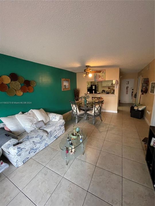 For Sale: $240,000 (1 beds, 1 baths, 736 Square Feet)