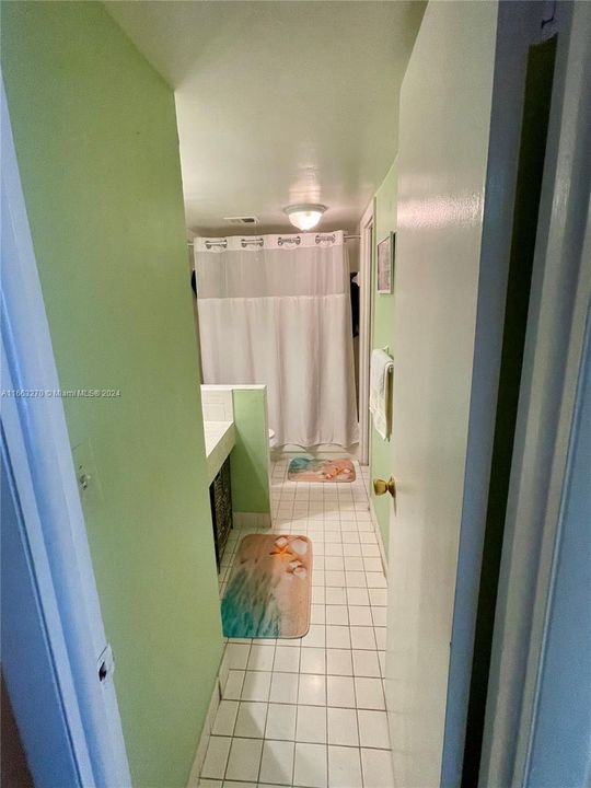 For Sale: $240,000 (1 beds, 1 baths, 736 Square Feet)