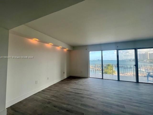 For Sale: $319,000 (2 beds, 2 baths, 1358 Square Feet)