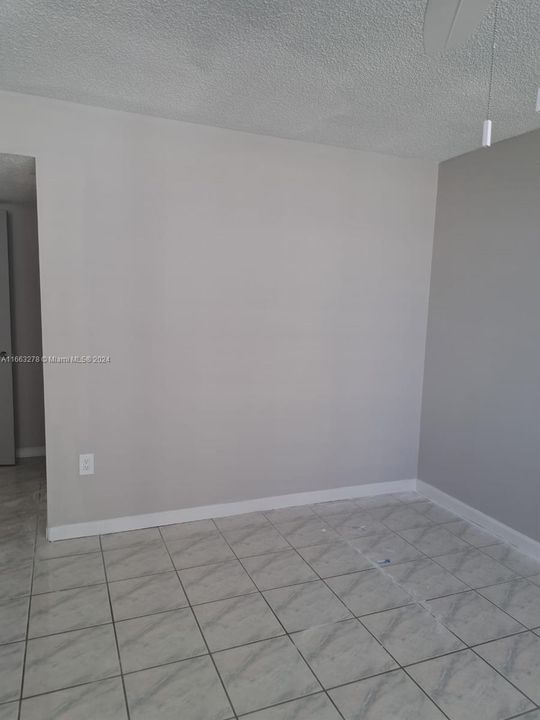 For Sale: $299,900 (2 beds, 2 baths, 1251 Square Feet)