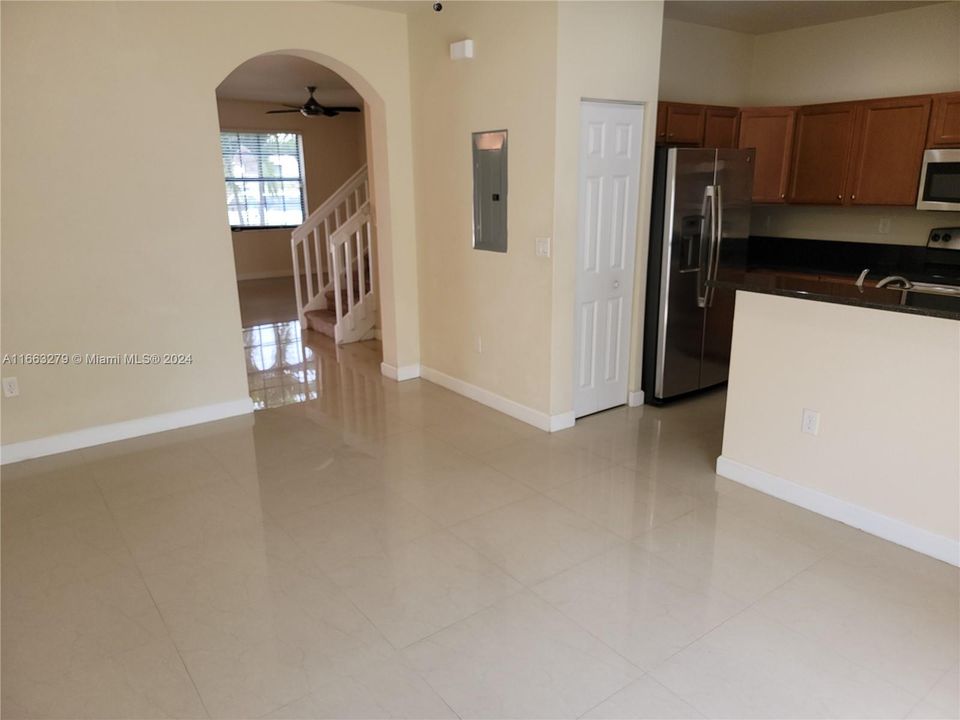 For Rent: $2,980 (3 beds, 2 baths, 1574 Square Feet)