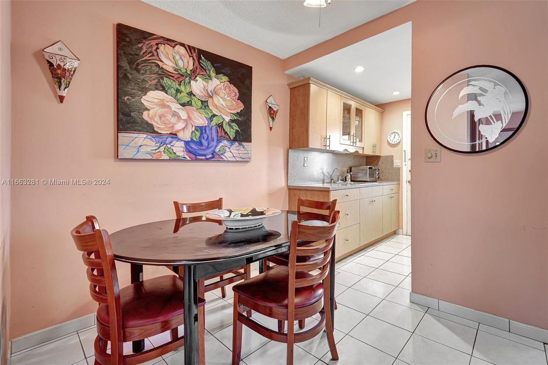 For Sale: $79,900 (1 beds, 1 baths, 688 Square Feet)