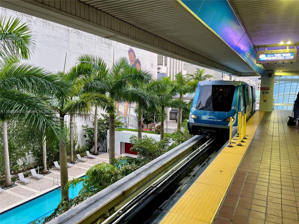 MetroMover platform is right next door