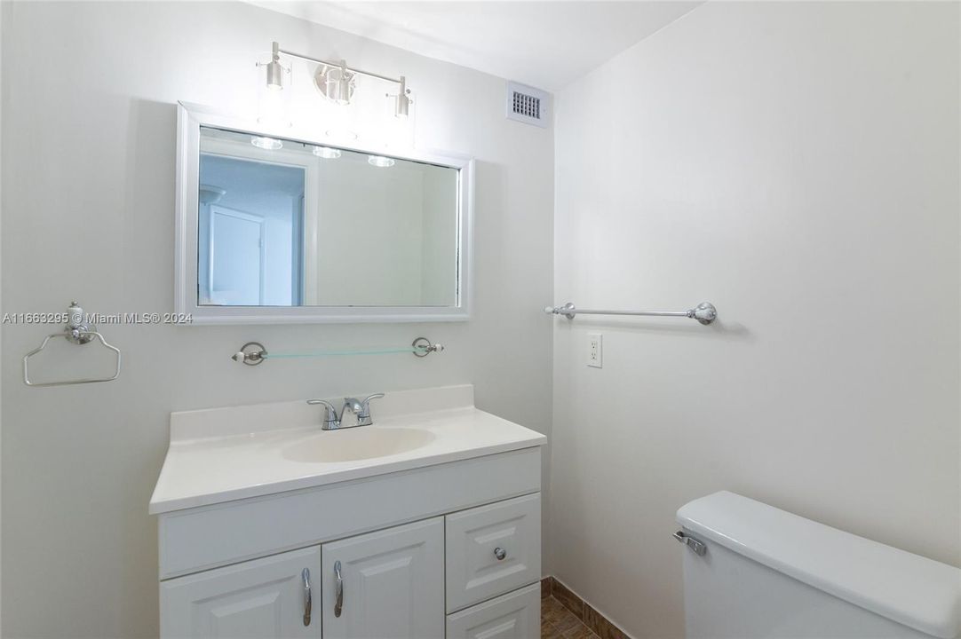 For Sale: $230,000 (1 beds, 1 baths, 766 Square Feet)