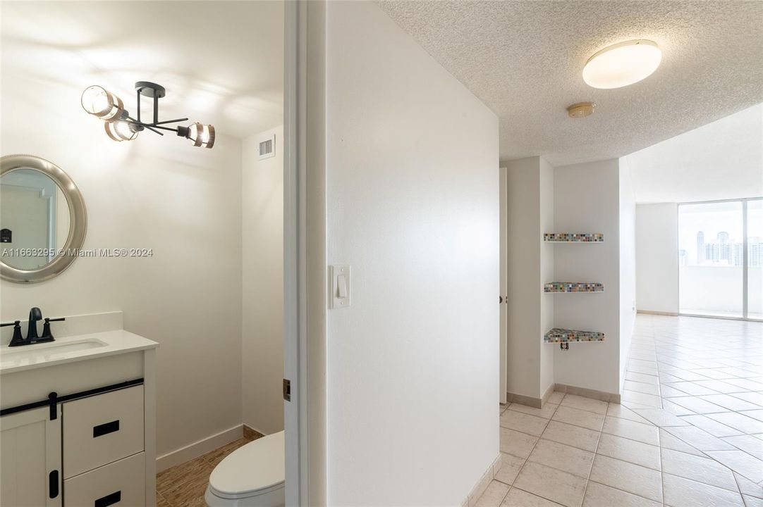 For Sale: $230,000 (1 beds, 1 baths, 766 Square Feet)