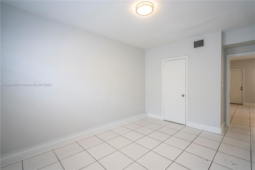 For Rent: $1,850 (1 beds, 1 baths, 650 Square Feet)