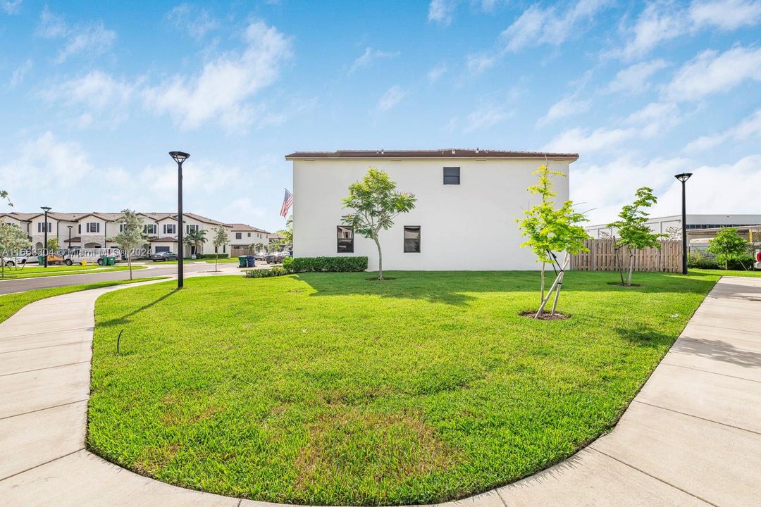 For Sale: $546,550 (4 beds, 2 baths, 1820 Square Feet)