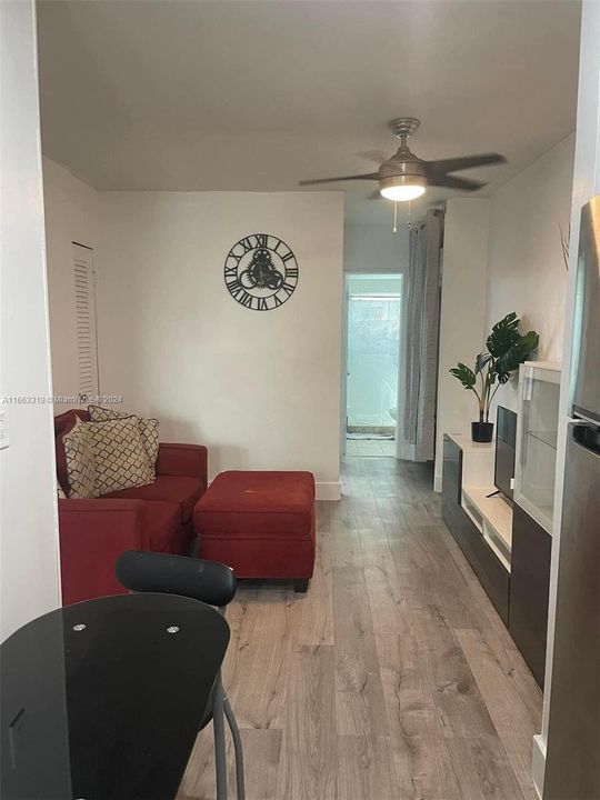 For Rent: $2,950 (2 beds, 1 baths, 620 Square Feet)