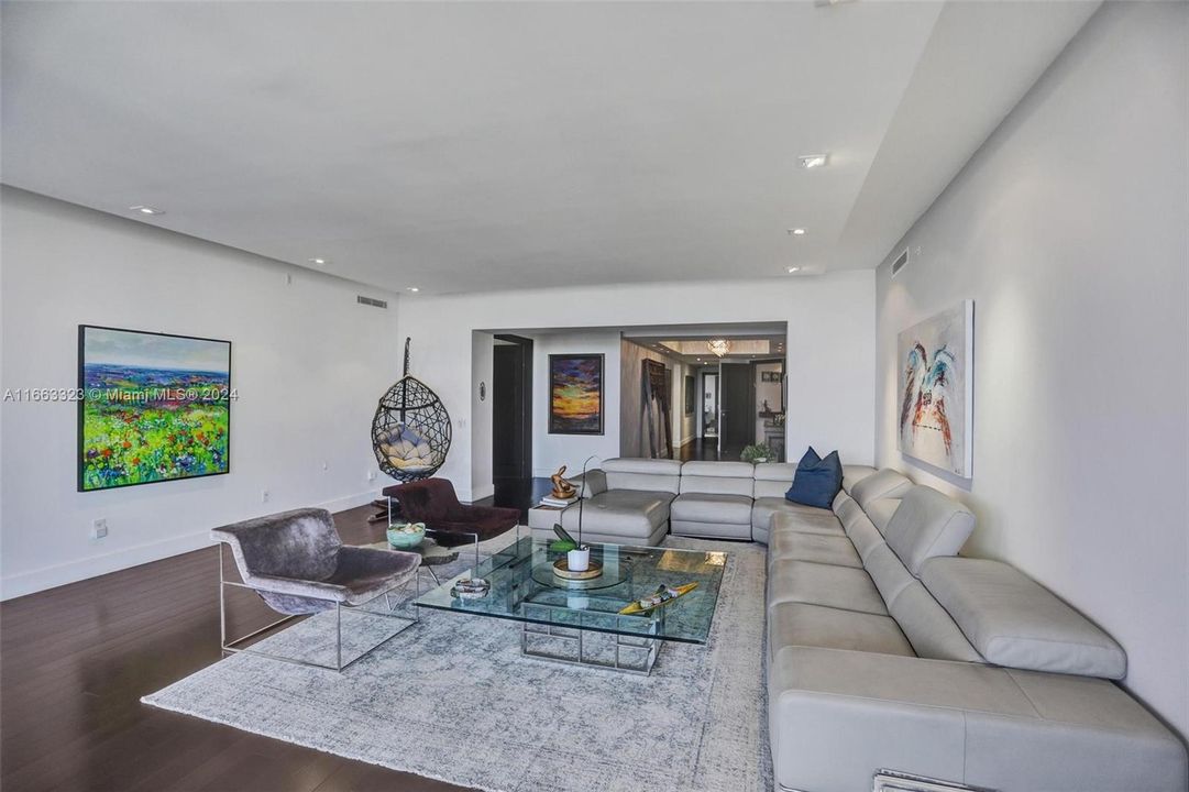 For Sale: $2,695,000 (5 beds, 5 baths, 4169 Square Feet)