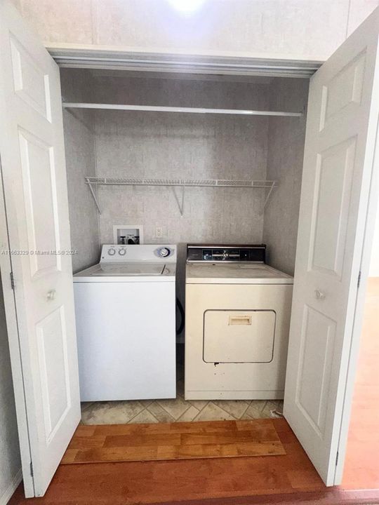 For Rent: $2,295 (2 beds, 2 baths, 896 Square Feet)