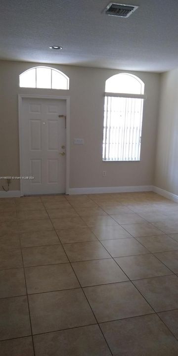 For Rent: $2,800 (3 beds, 2 baths, 1530 Square Feet)