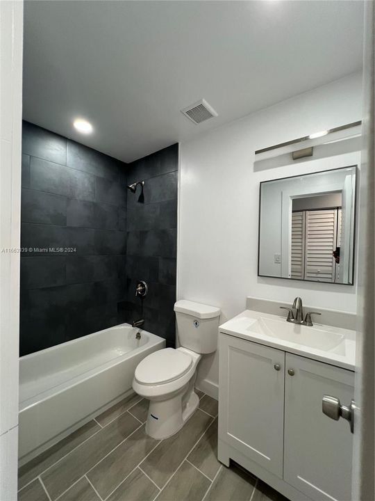 Active With Contract: $2,950 (3 beds, 2 baths, 1276 Square Feet)