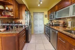 For Rent: $3,350 (3 beds, 3 baths, 1851 Square Feet)