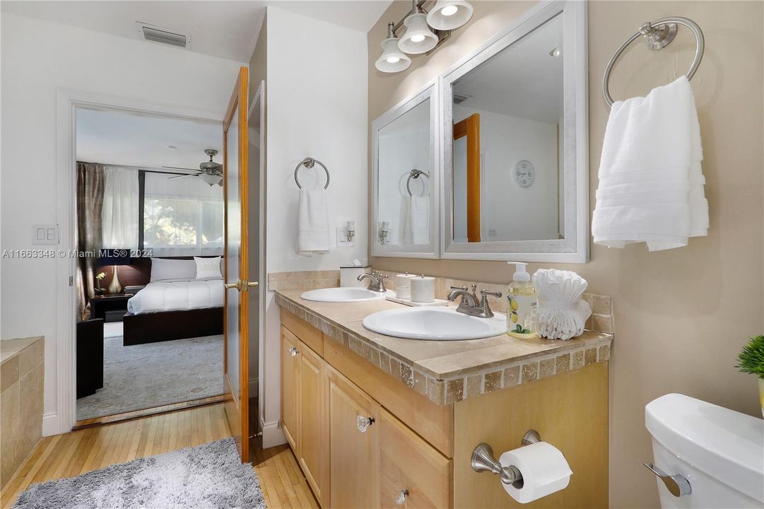 Master Suite Bathroom: double sink, large linnen closet