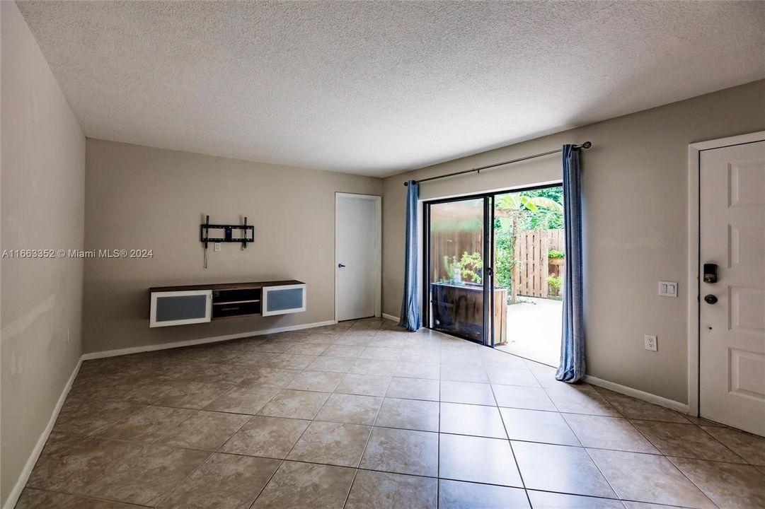 For Rent: $3,100 (3 beds, 2 baths, 1596 Square Feet)