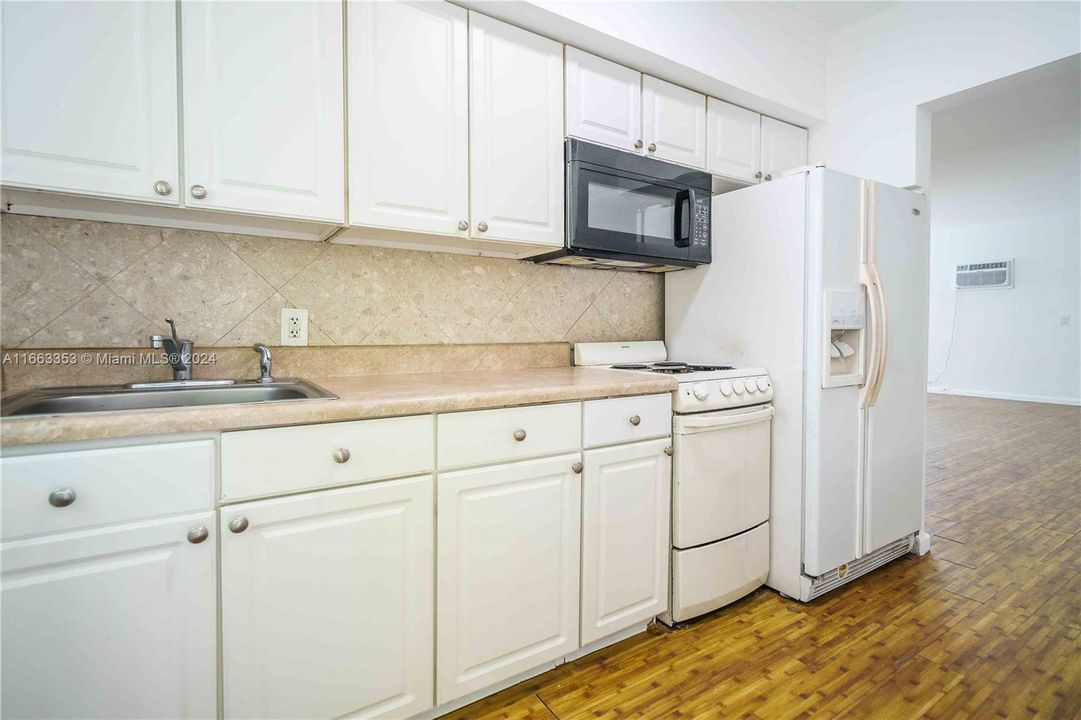 For Rent: $1,850 (1 beds, 1 baths, 600 Square Feet)