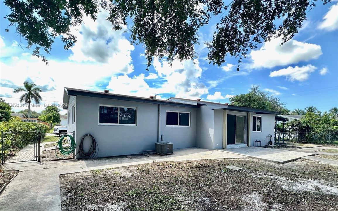 For Sale: $595,000 (3 beds, 2 baths, 1462 Square Feet)