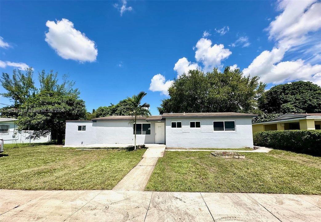 For Sale: $595,000 (3 beds, 2 baths, 1462 Square Feet)