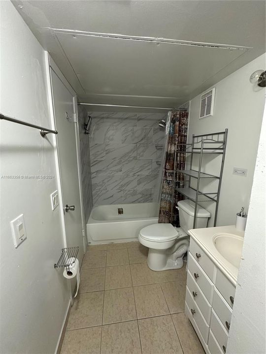 Active With Contract: $1,750 (1 beds, 1 baths, 647 Square Feet)