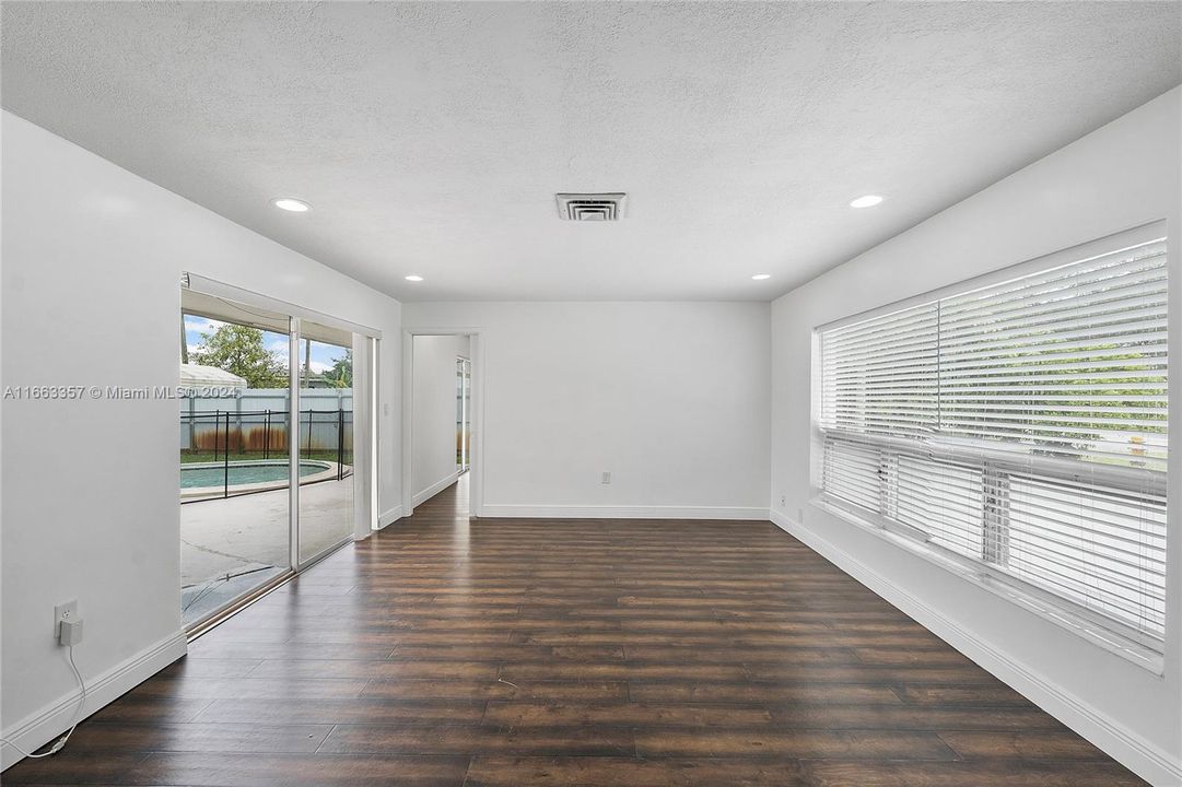 Active With Contract: $3,500 (3 beds, 2 baths, 1328 Square Feet)