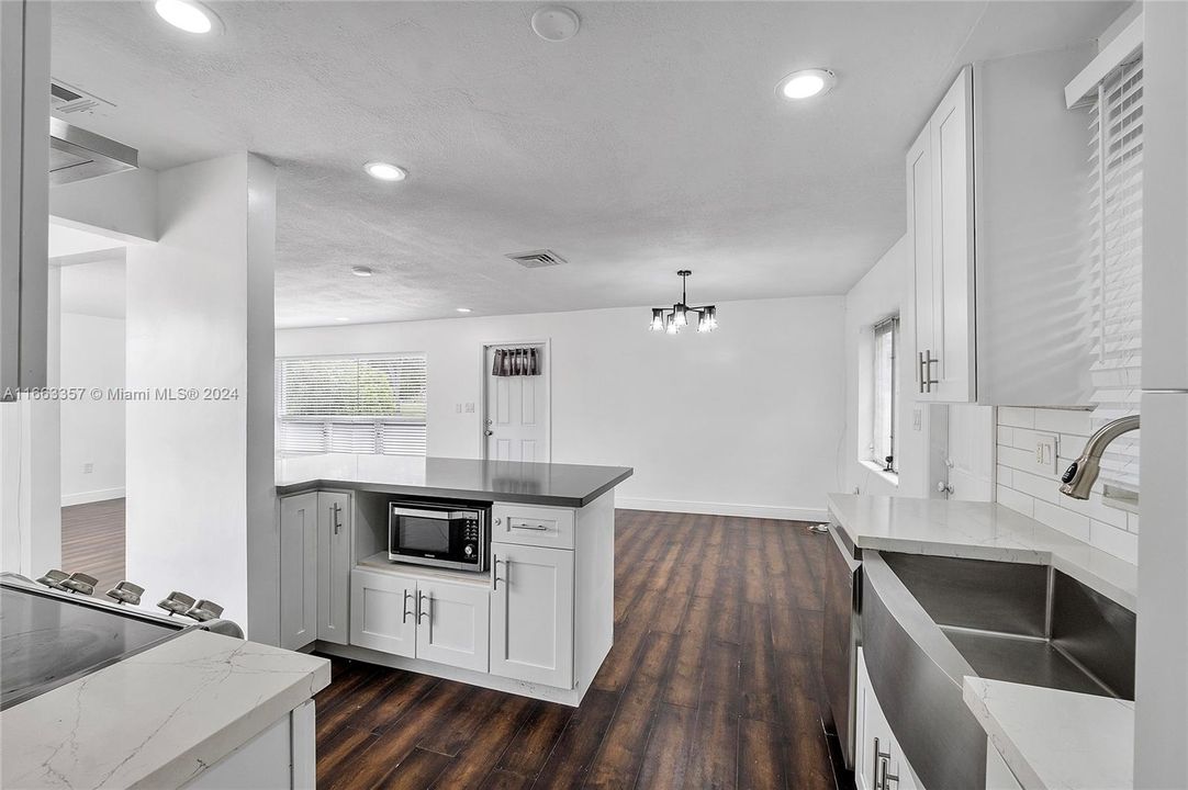 Active With Contract: $3,500 (3 beds, 2 baths, 1328 Square Feet)