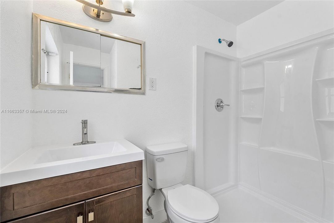 Active With Contract: $3,500 (3 beds, 2 baths, 1328 Square Feet)