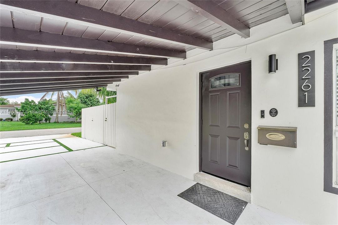 Active With Contract: $3,500 (3 beds, 2 baths, 1328 Square Feet)