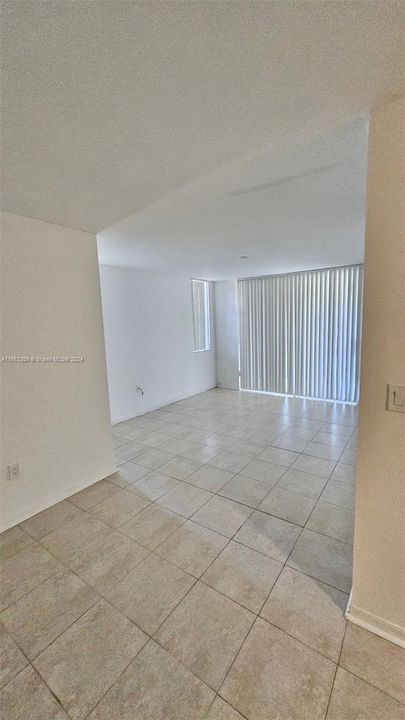 Active With Contract: $2,100 (1 beds, 1 baths, 743 Square Feet)