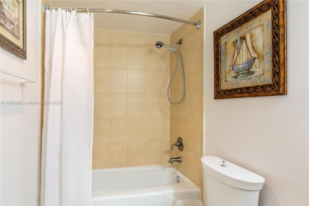 For Sale: $426,000 (1 beds, 1 baths, 1005 Square Feet)