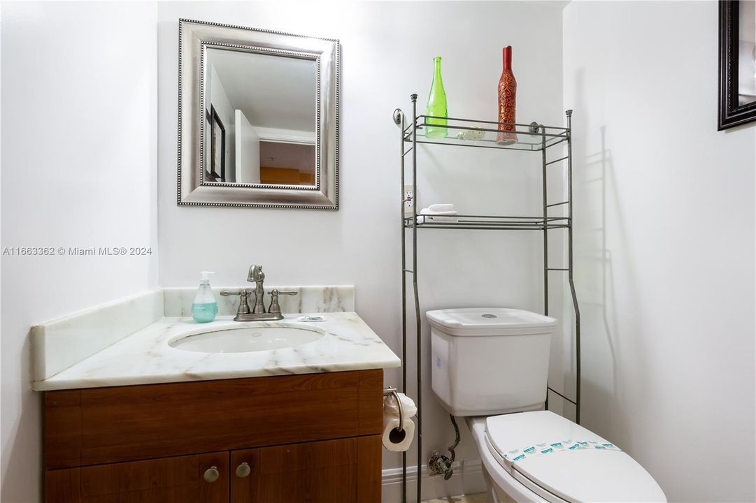 For Sale: $426,000 (1 beds, 1 baths, 1005 Square Feet)