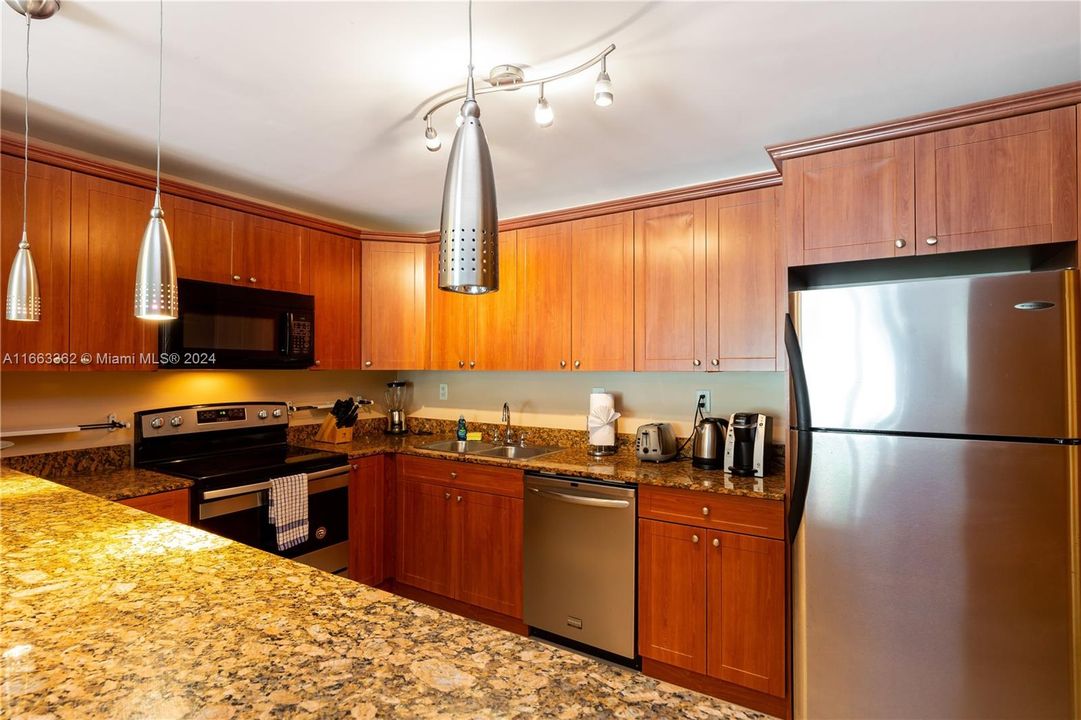 For Sale: $426,000 (1 beds, 1 baths, 1005 Square Feet)