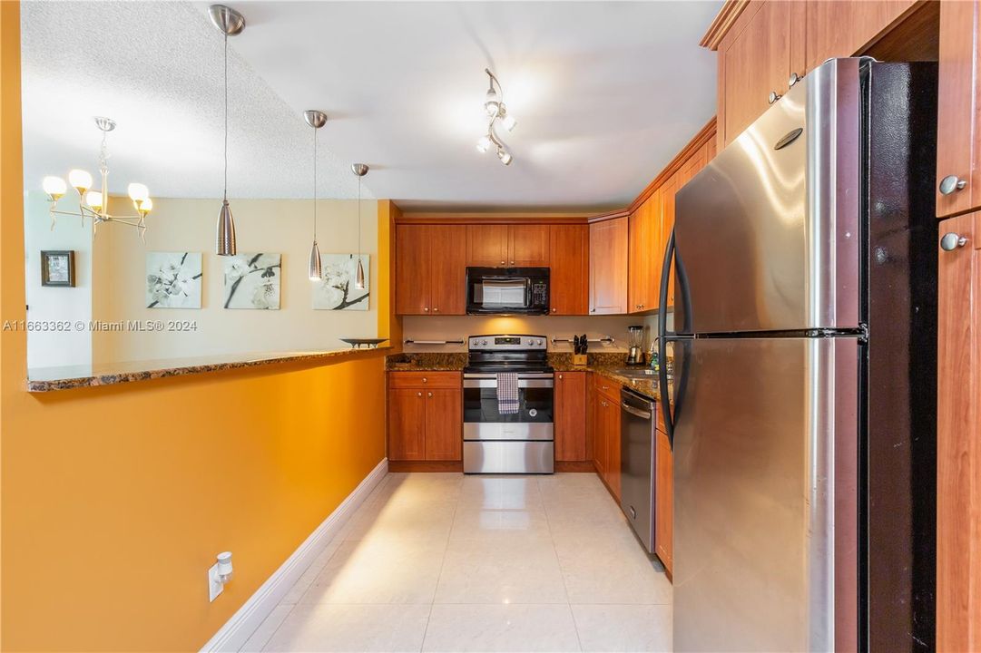 For Sale: $426,000 (1 beds, 1 baths, 1005 Square Feet)