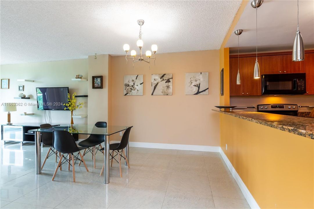 For Sale: $426,000 (1 beds, 1 baths, 1005 Square Feet)